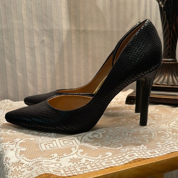 Mossimo Supply Co Black and Gold Heels with Pointed Toe Design - Picture 2 of 14